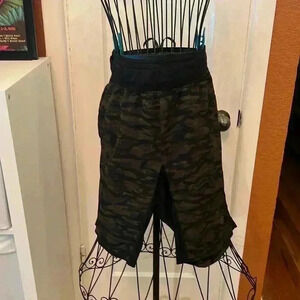 Lululemon T.H.E. Short 9" *Linerless
Bricollage Military Green Black-Sz L